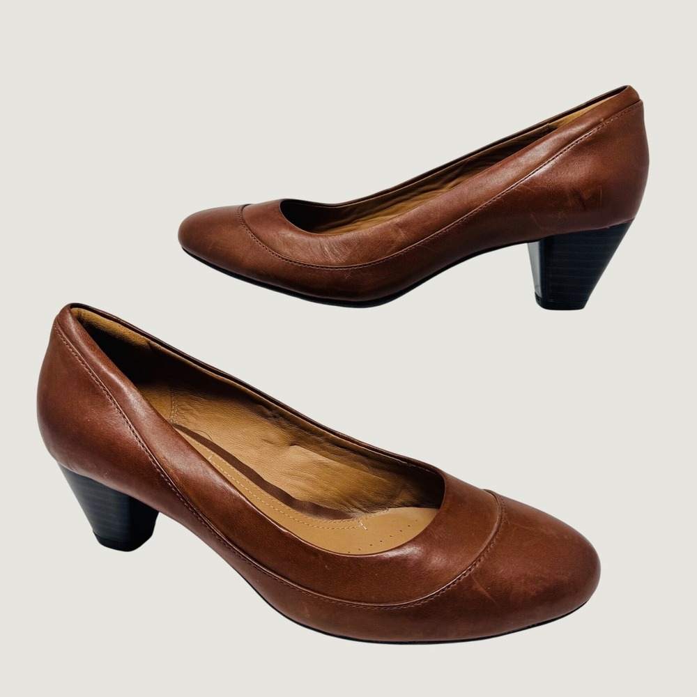 Clarks pumps women size 9W brown Artisan leather round toe cone heel dress shoes